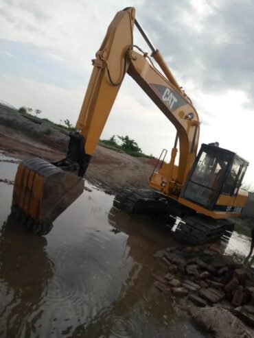 এস্কেভেটর(ভেকু),পে-লোডার,ক্রেন ভাড়া দেওয়া হয়।