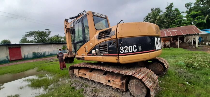 বিক্রি করা হবে CAT 320 CU