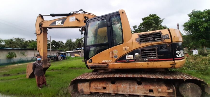 বিক্রি করা হবে CAT 320 CU
