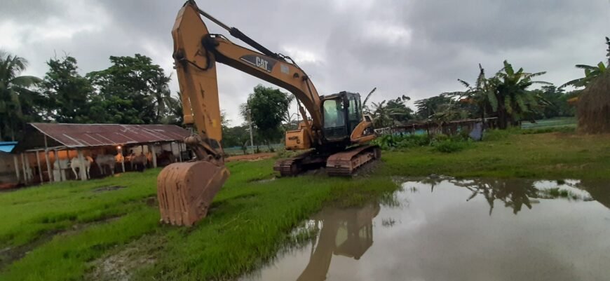 বিক্রি করা হবে CAT 320 CU